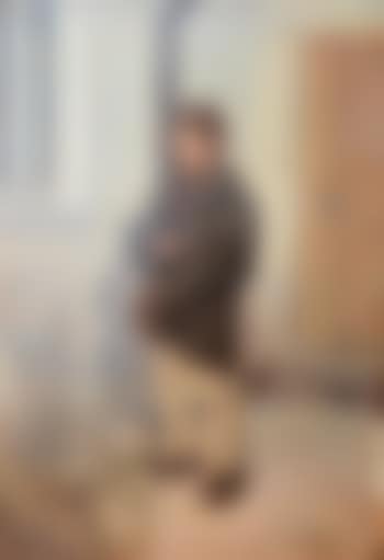 Portrait de jeune garçon en pied (preview)