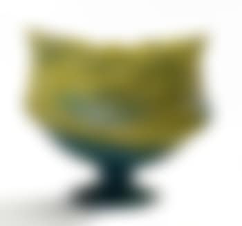 Ovale vase auf standfuß (preview)