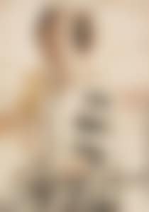 Sitzende junge Frau (preview)