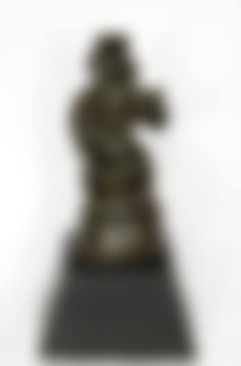 Standing woman (preview)