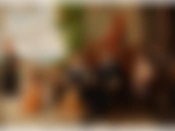 Famileinportrait auf einer Terrasse (preview)