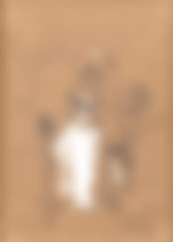Der Künstler mit Malpalette in der Hand präsentiert dem Modell das Gemälde auf der Staffelei (preview)