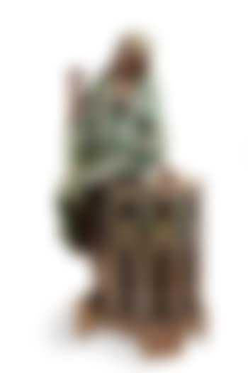 Orientale assise sur un guéridon (preview)