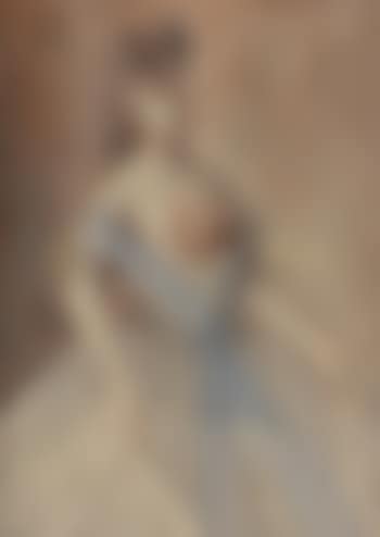 Une femme en robe de bal (preview)