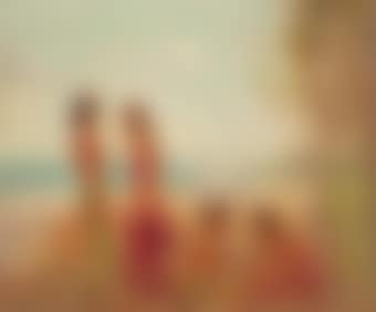 BALINESE WOMEN ON THE BEACH (preview)