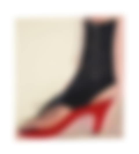 Peculiar Shoe with a Real Zipper (preview)