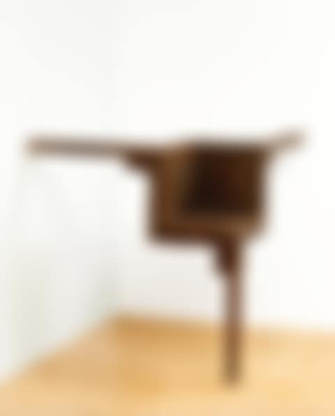 TABLE WITH THREE LEGS (preview)