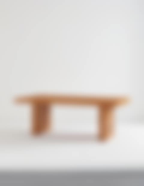 Extendable dining table (preview)