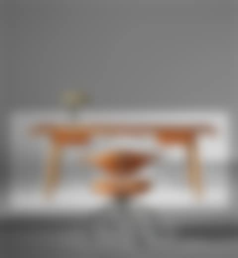 Early 'Architect's desk', model no. JH571 (preview)