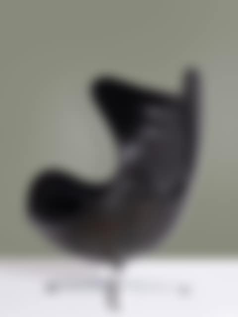Fauteuil « Egg Chair » mod. 3317 et son ottoman (preview)