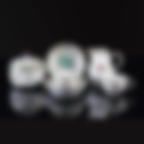 Serving part including two tea cups
and their saucer, a covered round sugar pot and
a porcelain milk jug with polychrome decoration
garlands of flowers and foliage and on the
green mosaic patterned braid edges
framed with gold rocaille scrolls (preview)