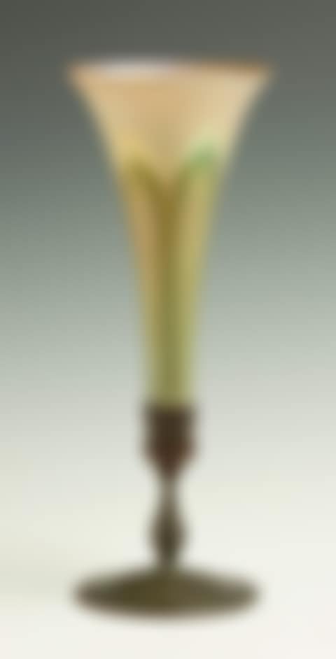 Pulled feather trumpet vase (preview)