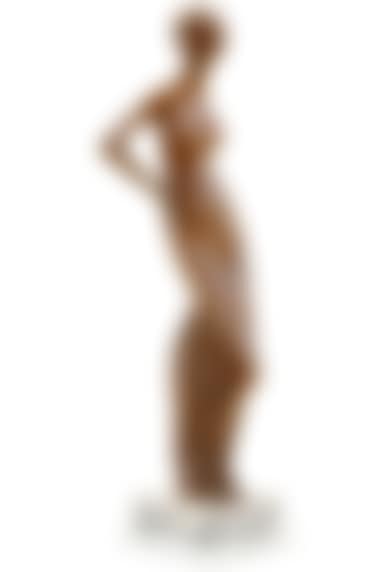 Standing woman (preview)