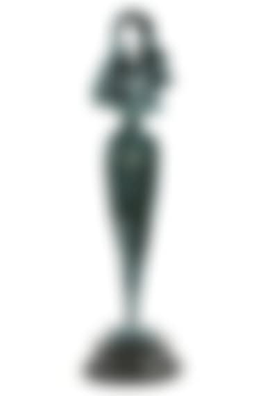 The figure of a woman (preview)