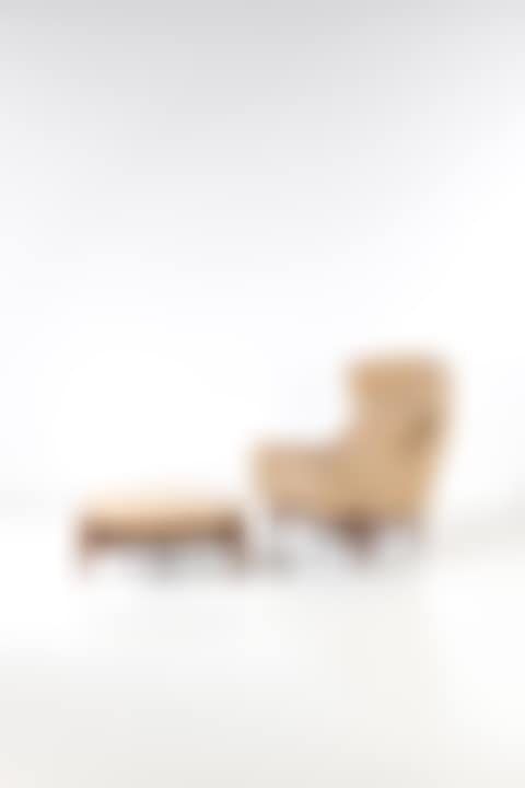 Armchair and footrest (preview)