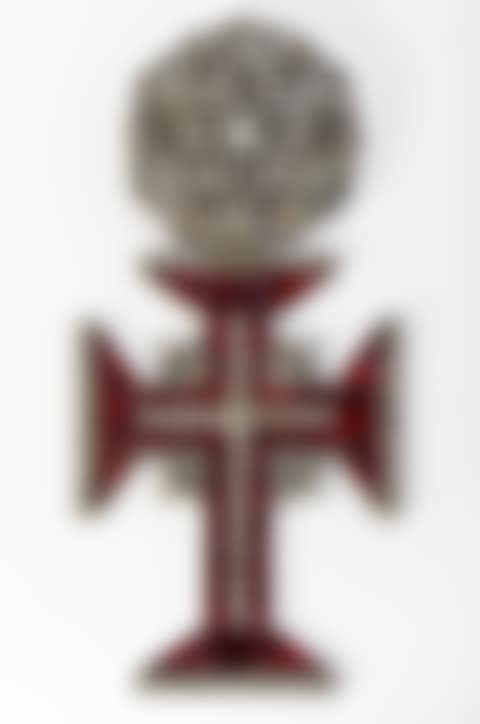 Insignia of the Order of Christ surmounted by a "Star" rose window (preview)