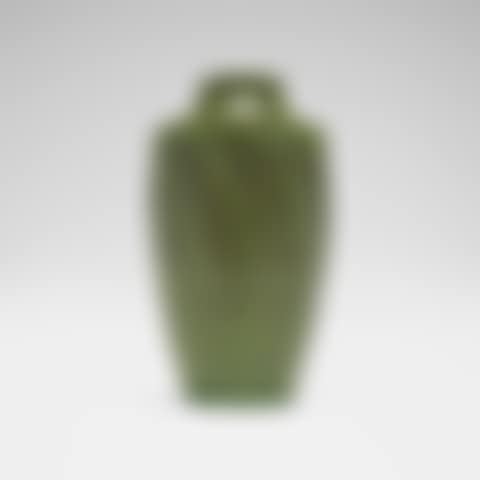 Vase with overlapping leaves (preview)