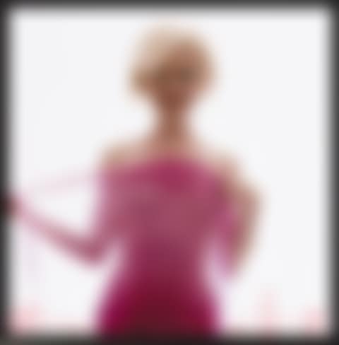 Marilyn in Fuchsia Scarf (preview)