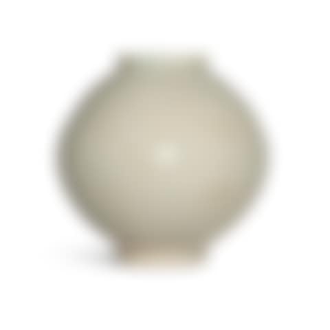 A white-glazed moon jar, Joseon dynasty (preview)