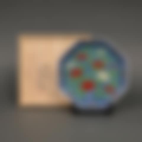 PLATE WITH COLORED NABESHIMA PEONY DESIGN (preview)
