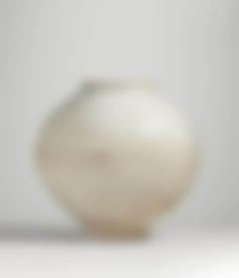 AN IMPORTANT WHITE PORCELAIN MOON JAR (preview)