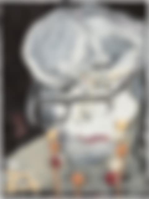 Diamantenmutter mit schwarzer Brille, bunter Perlenkette und rötlichem Schlangemund (preview)