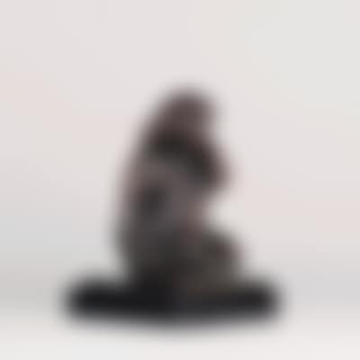 Petit nu accroupi avec bras (preview)