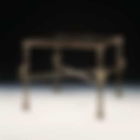 Table basse aux griffons (preview)