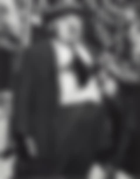 Newspaperman, Paris (preview)
