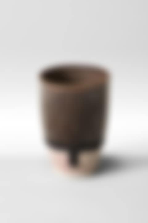 RARE AND EARLY BEAKER VASE (preview)