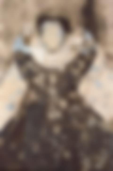Figura con falda negra - Figure in black dress (preview)