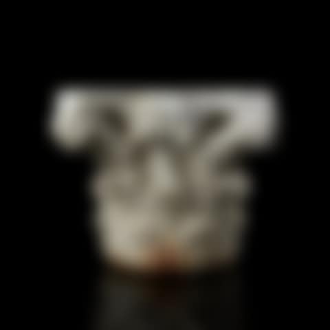 Small Corinthian capital in white marble decorated with acanthus leaves on two registers (preview)