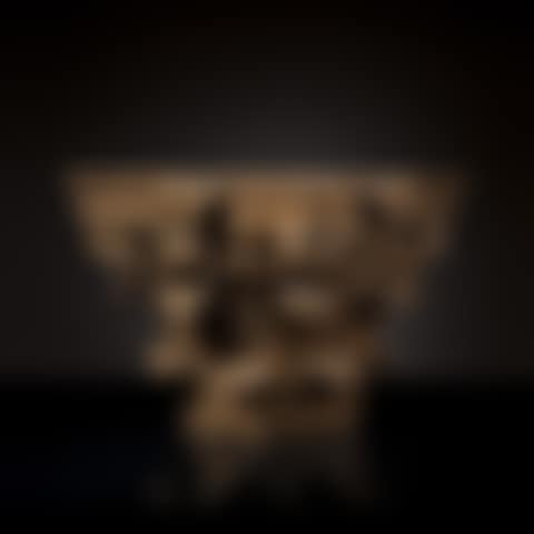Large Corinthian capital in oak carved on all sides. Basket decorated with leaves (preview)