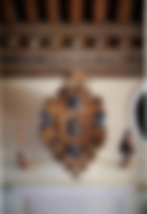 A Venetian parcel-gilt carved wood armorial cartouche of the Volpi di Misurata family, in 17th century style | Cartouche armorié de la famille Volpi di Misurata en bois sculpté et doré, Venise, dans le style du XVIIe siècle (preview)