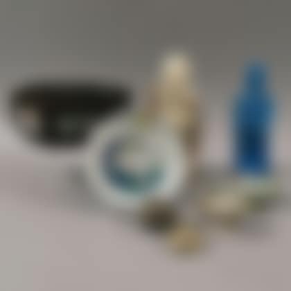Group of Assorted Asian Decorative Items (preview)