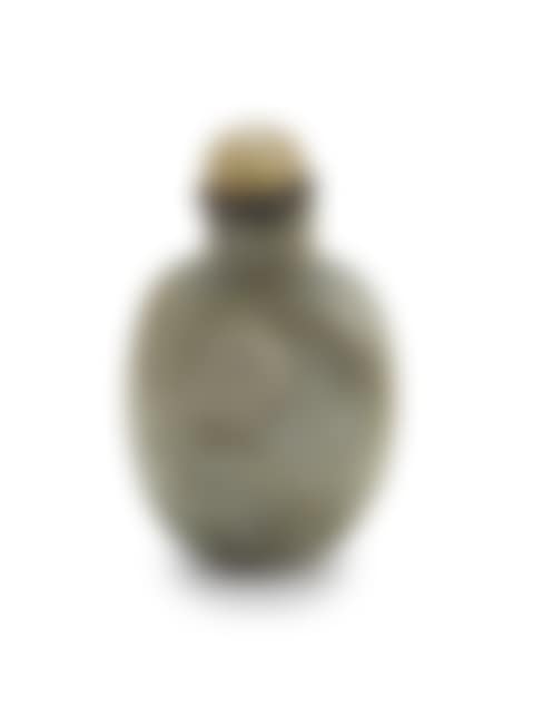A Chinese "pebble-shaped" jade snuff bottle (preview)