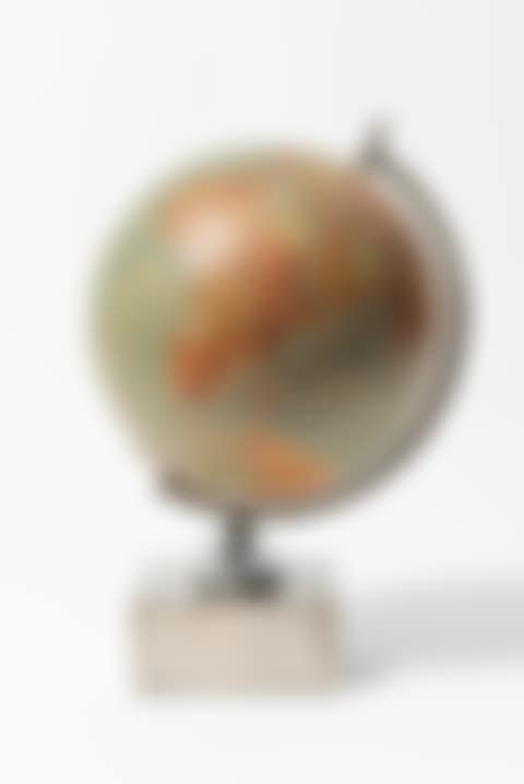 Globe terrestre lumineux, à structure métallique chromé (preview)