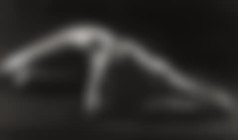 Nude in triangles (preview)