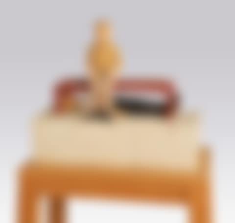 Frau mit Mann unter Bank (preview)