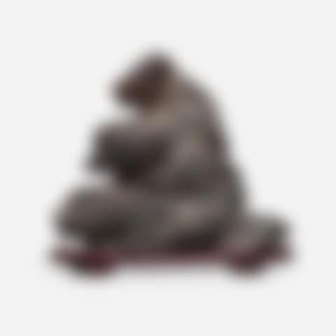 Gongshi (scholar"s rock) on stand (preview)