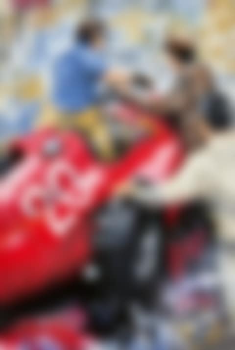 Ferrari Scuderia changing tires (preview)
