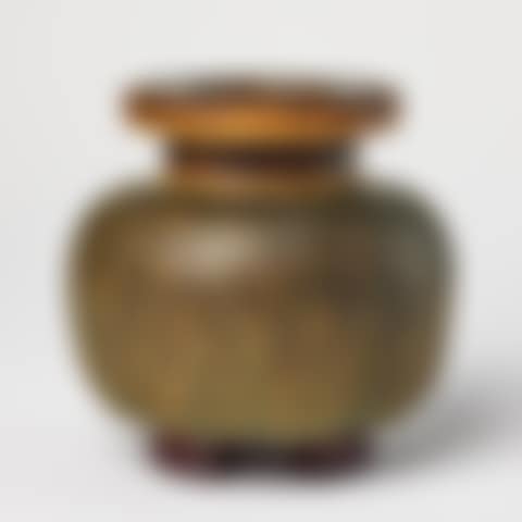 vase on four feet (preview)