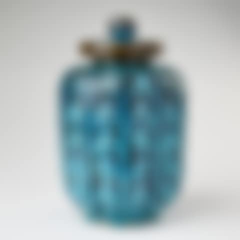 Urn with cover (preview)