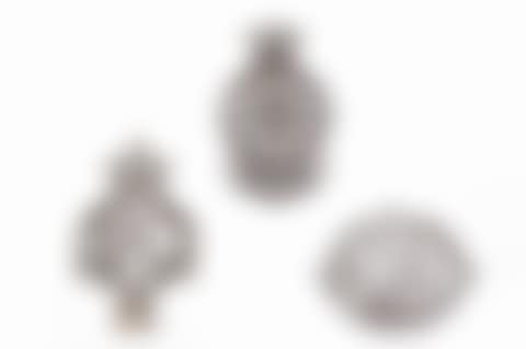 Lot consisting of three metal plates (preview)