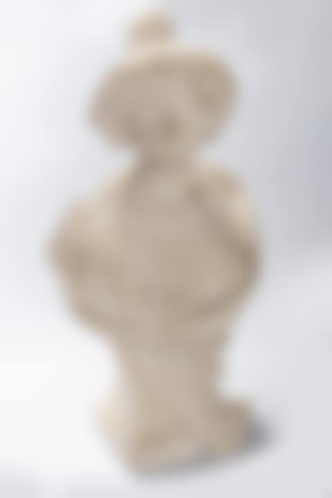 Marble sculpture depicting the bust of a young woman (preview)