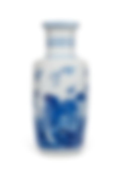 A LARGE CHINESE PORCELAIN BLUE AND WHITE ROULEAU VASE (preview)