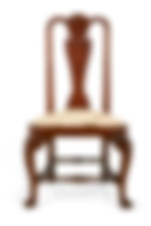 A QUEEN ANNE CARVED WALNUT SIDE CHAIR (preview)