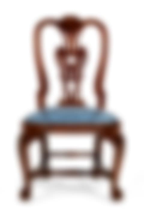 A QUEEN ANNE CARVED WALNUT SIDE CHAIR (preview)
