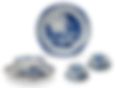 A GROUP OF CHINESE PORCELAIN BLUE AND WHITE TABLE WARES (preview)