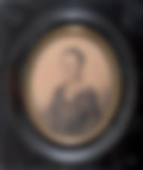 Portrait of a young woman. Miniature (preview)